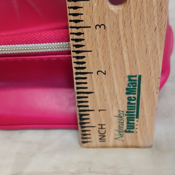 Lancôme Red / Pink Star Zippered Cosmetics Makeup Star Embossed Storage Case. - Picture 12 of 16